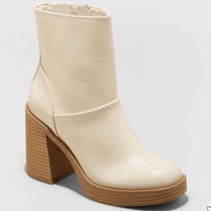 Universal Thread - (NWT) Women's Olly Platform Boots Size 9